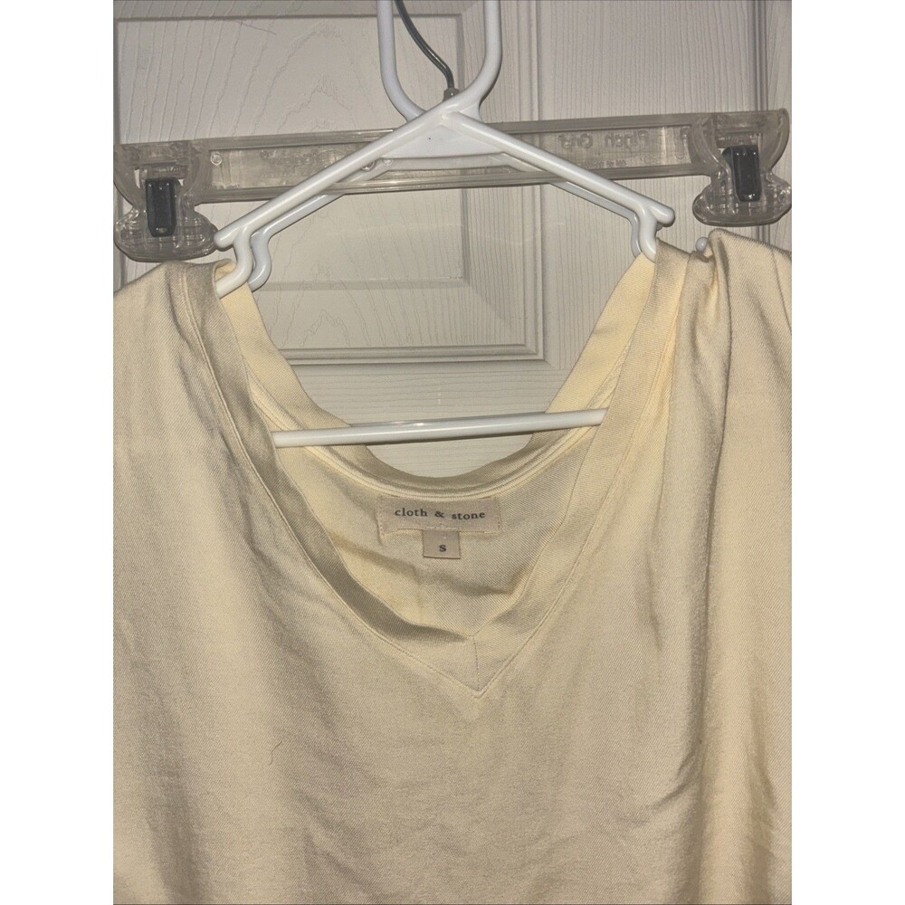 Cloth & Stone Shirt Womens Small Yellow V Neck Short Sleeve Casual Rounded Hem - Picture 3 of 4